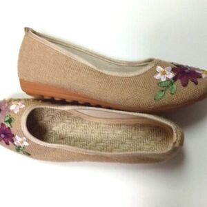 NWT Ballet SAYFUT Women Ballet Flats Floral Embroidered Platform Shoe Slip On 7M
